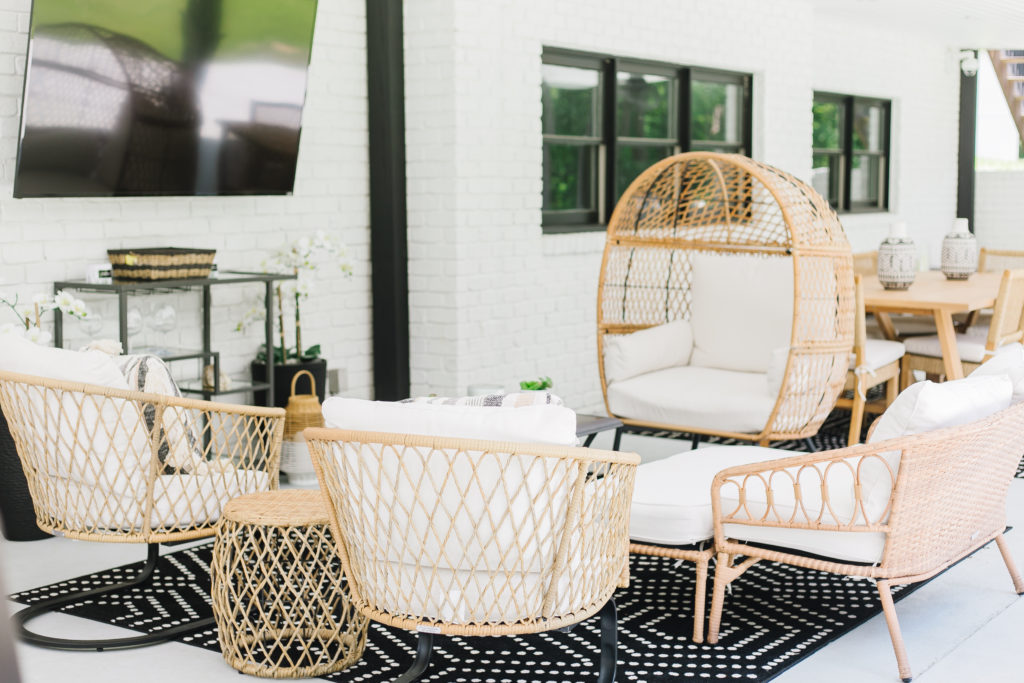 outdoor living area