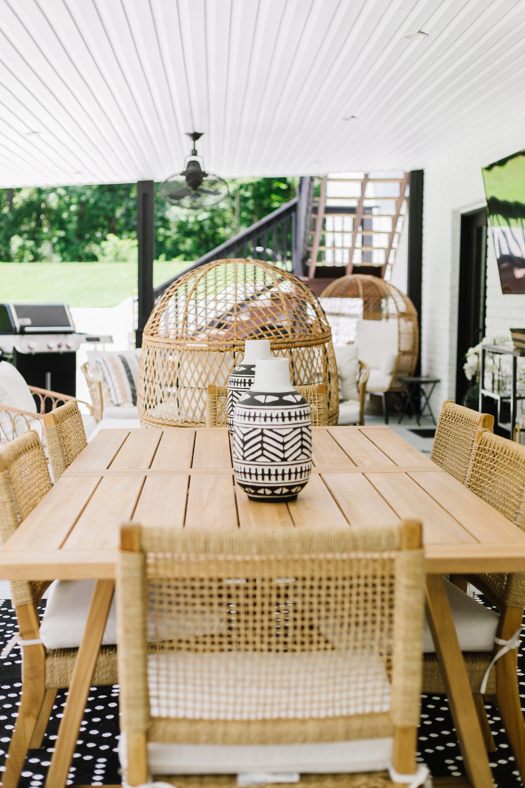 simple patio decor
