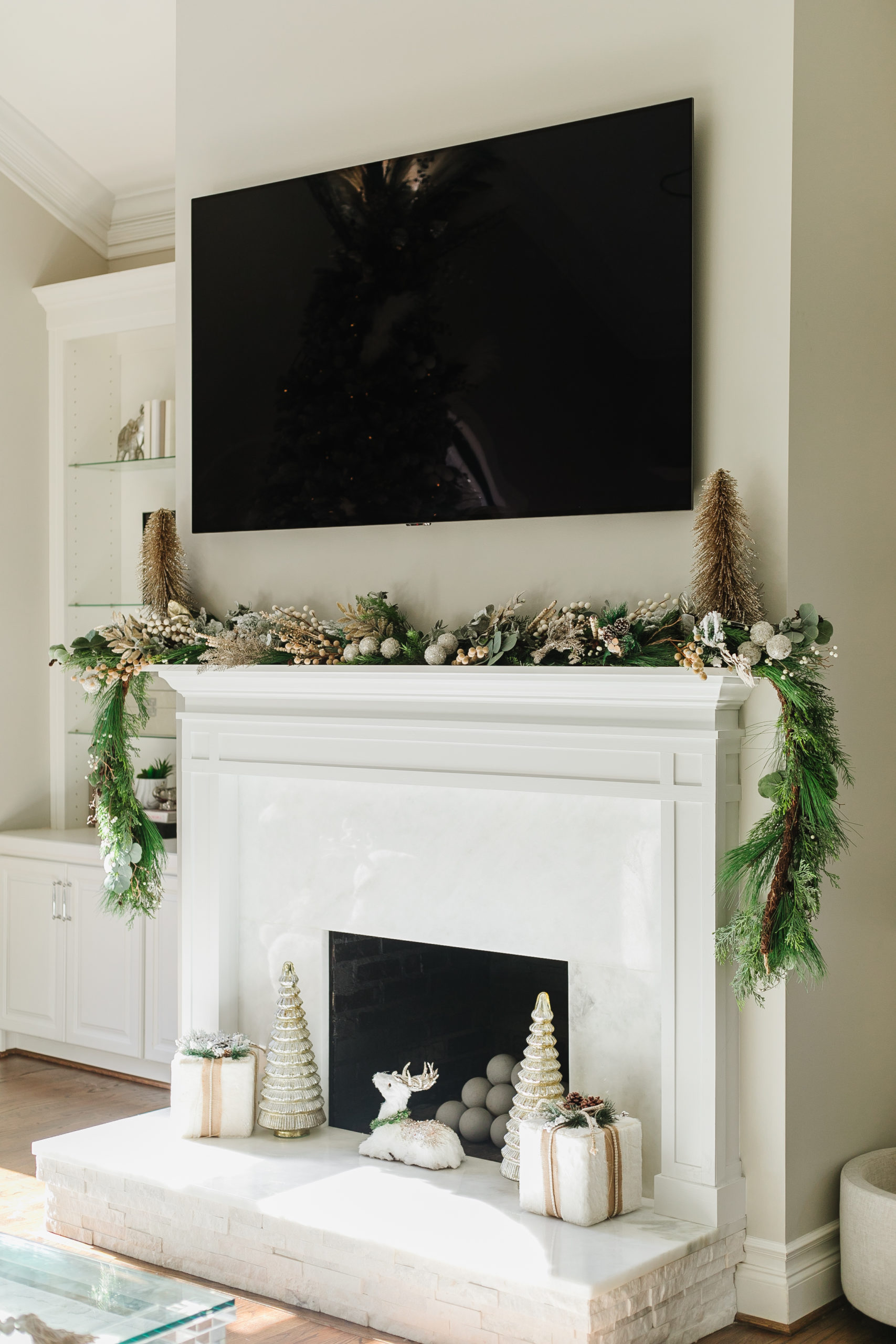 neutral mantle decor for the holidays