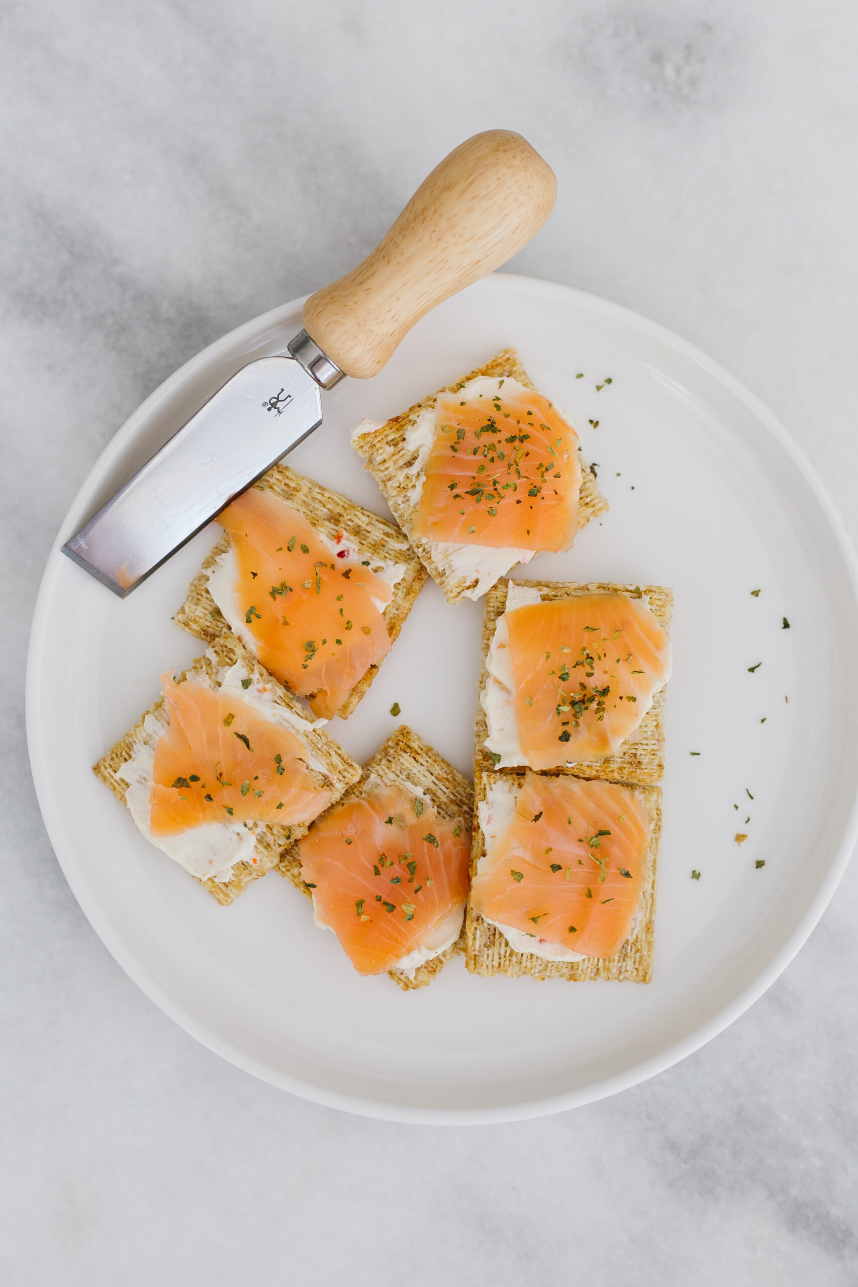 salmon and cream cheese triscuit bites
