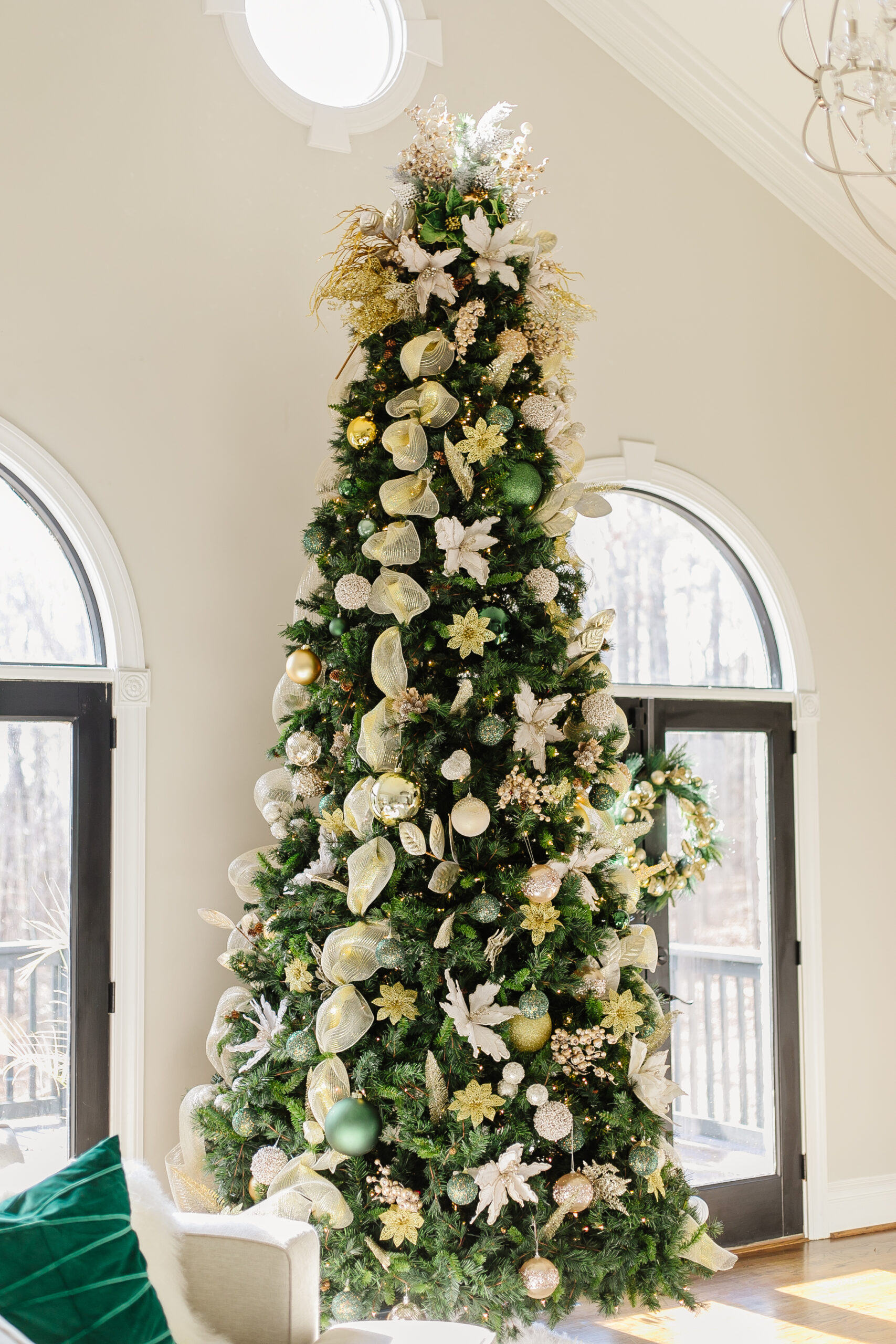 how to arrange christmas tree