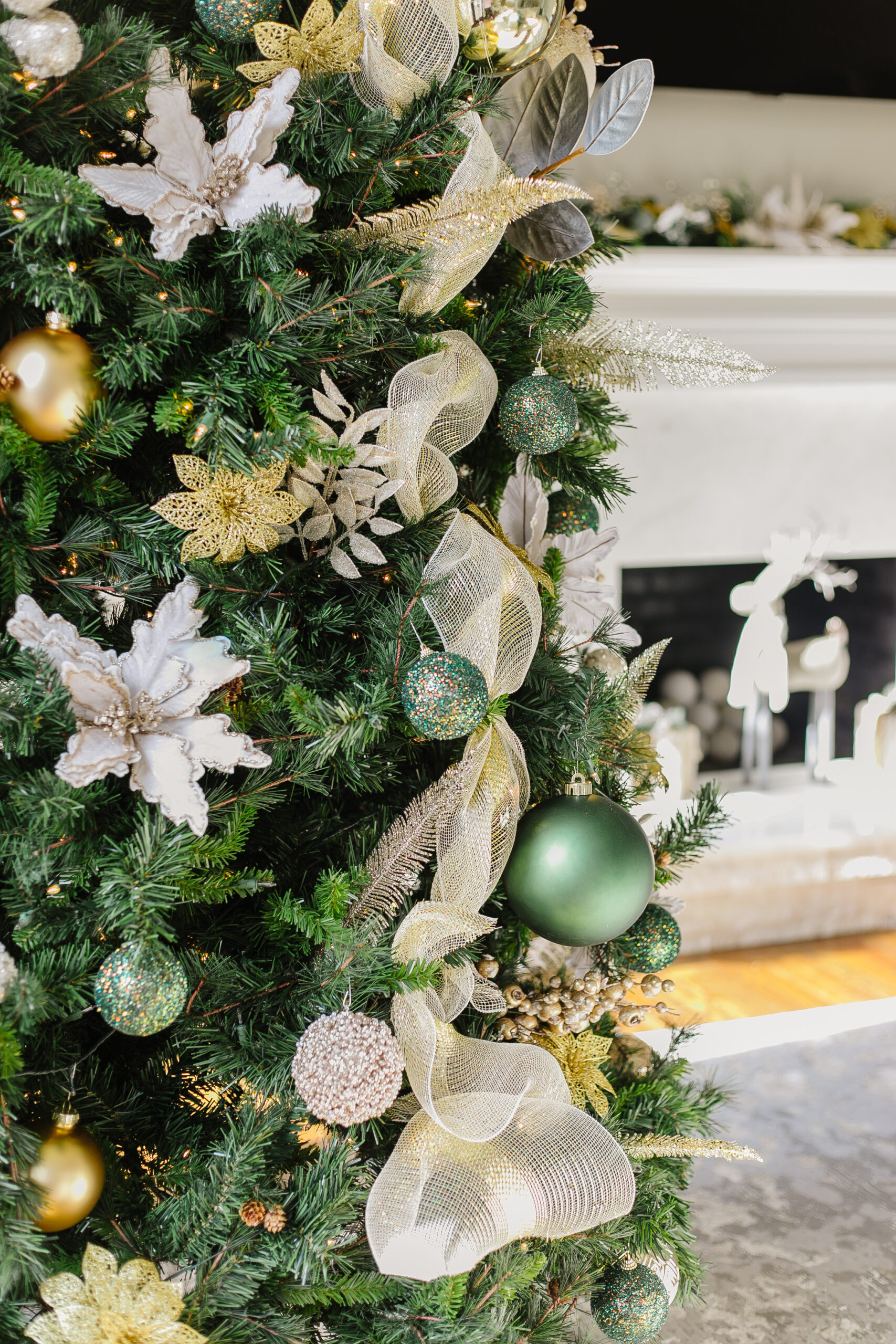how to decorate a christmas tree to look full