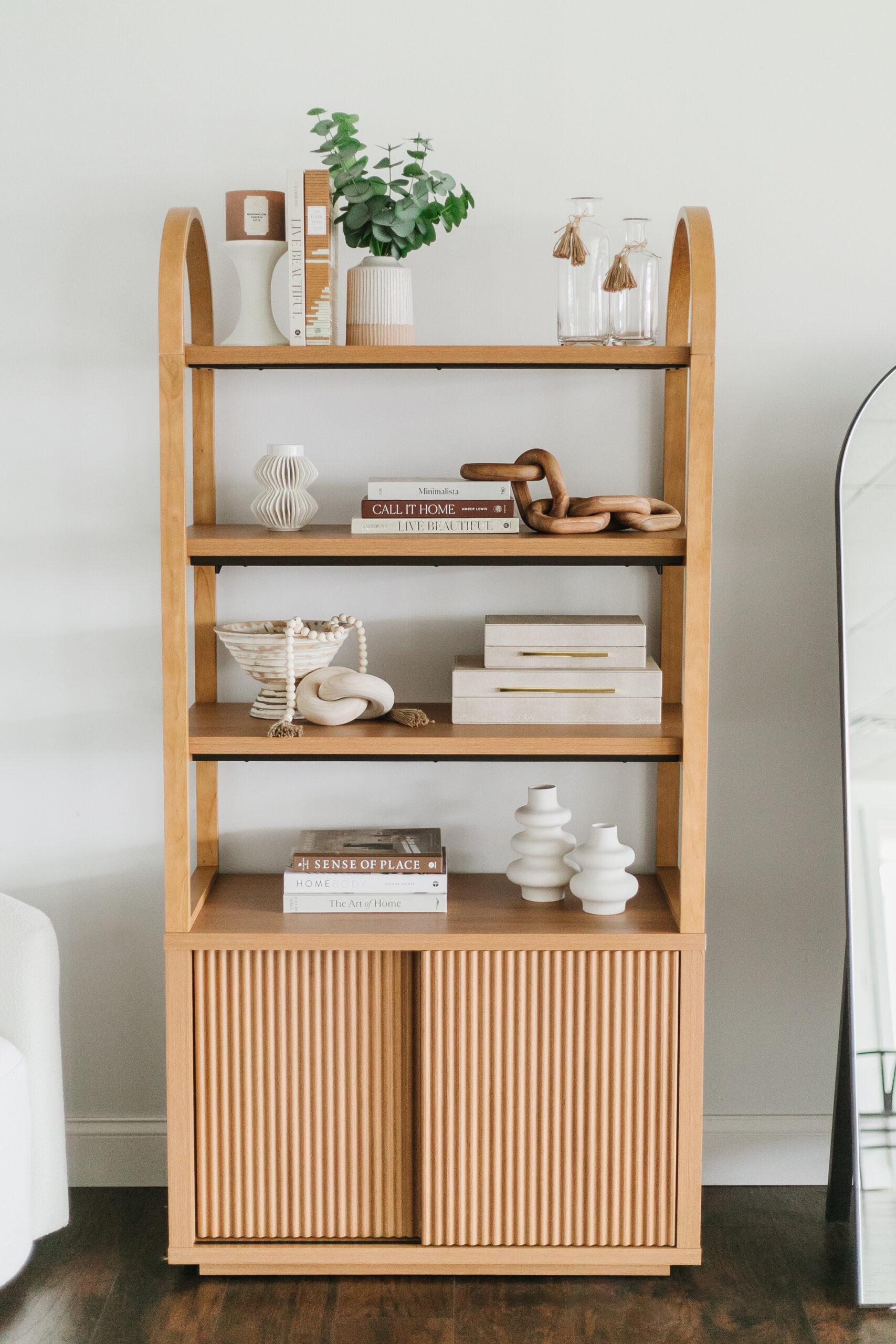 minimalist bookshelf styling
